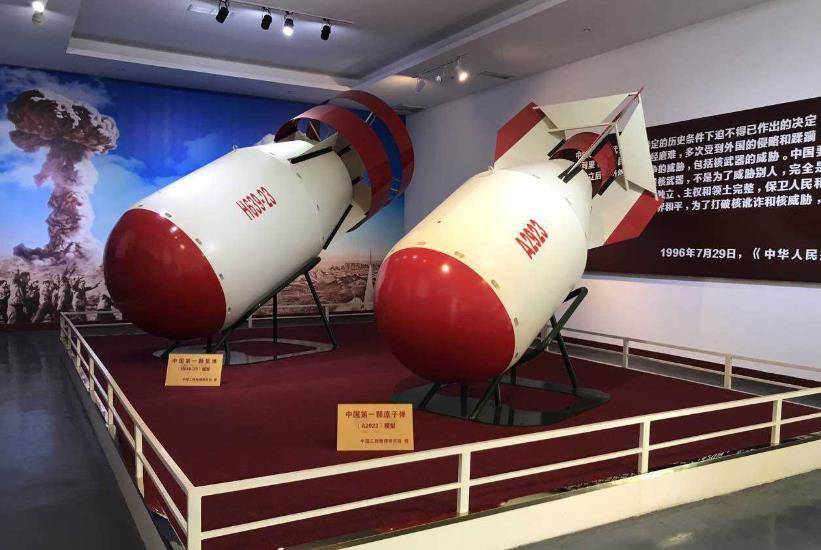 原创空军少将杨国祥驾强5战机携氢弹迫降戈壁滩宁死不跳伞