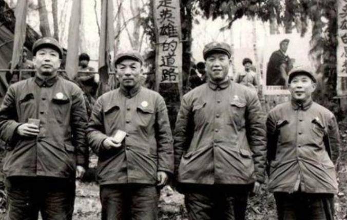 原创12岁参军30岁身为师长回老家探亲遇到车夫聊了几句跪地认父