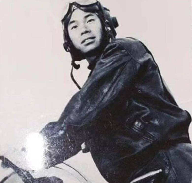 原创空军少将杨国祥驾强5战机携氢弹迫降戈壁滩宁死不跳伞