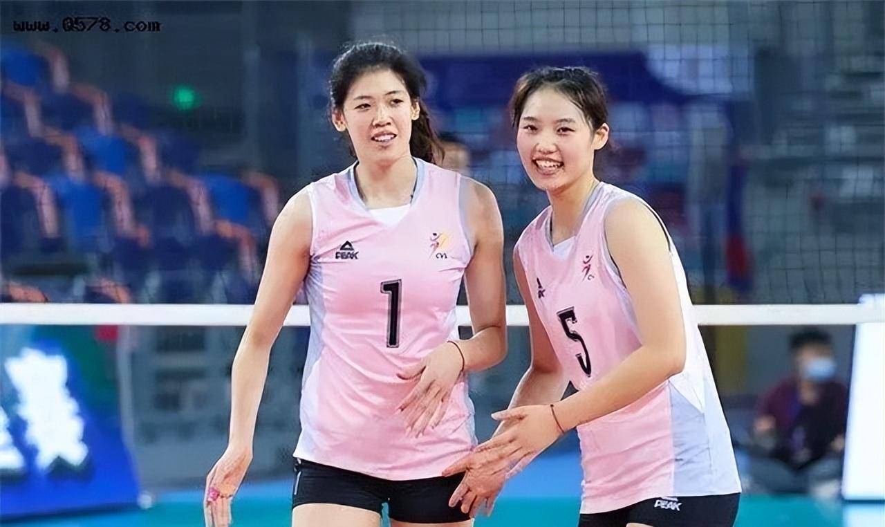 朱婷,郎平很喜欢她,进入国家队还在疯长身高_李盈_排球_中国女排