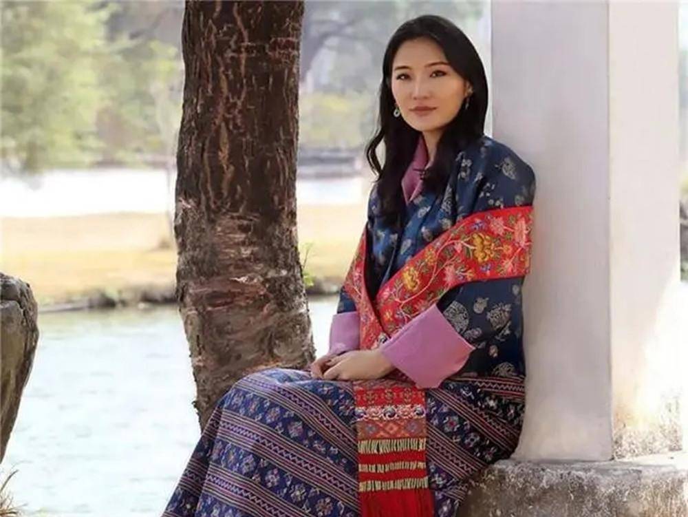 "平民王后"吉增·佩玛:7岁被不丹王子求婚,21岁嫁给不丹国王