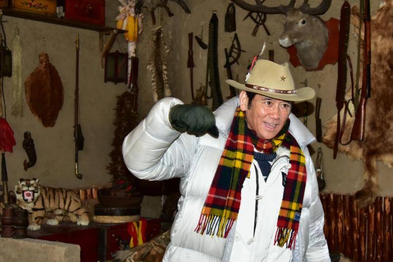 原创20多岁成百万富翁50多岁娶俄罗斯美女夫妻年龄相差30多岁