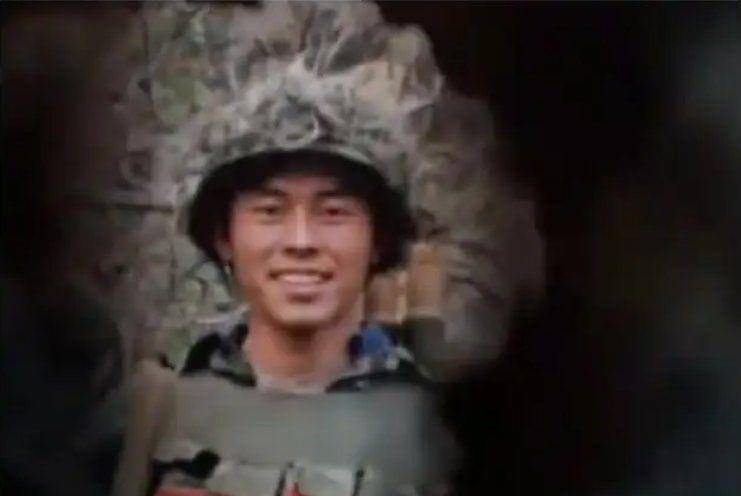 看着眼前这个刚刚20岁的小伙子,郭继额没忍住红了眼眶.