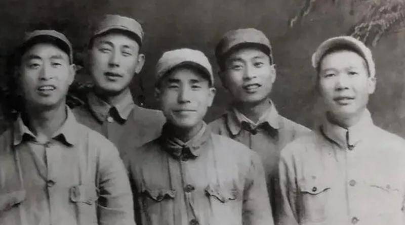 1936年7月,红二军团,红六军团与红四方面军在甘孜会师