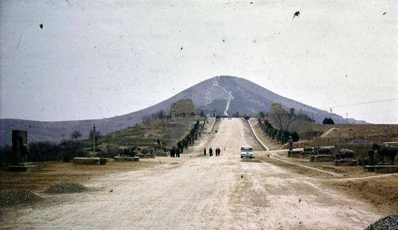 原创80年代乾陵彩色照村民意外墓道郭沫若发掘被拒后题诗耐人寻味