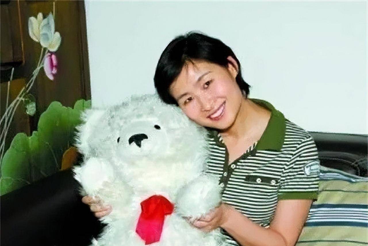 中国首位女宇航员:刘洋返回地球后为爱隐退,如今家庭事业双丰收_飞行