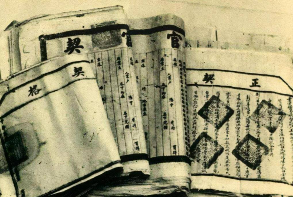 原创58年刘文彩坟墓被撬开尸骨扔野外守墓人急火攻心也随他而去