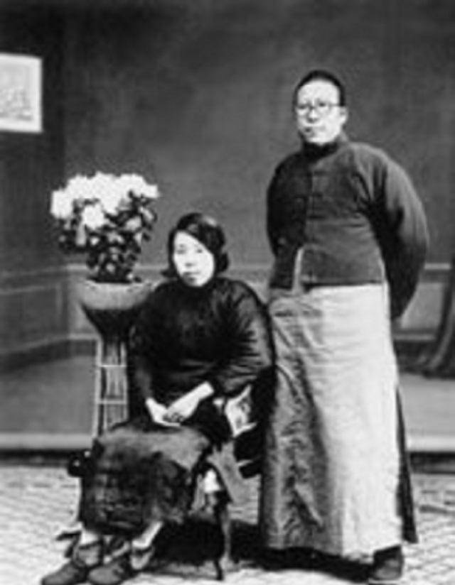 得到父亲同意后,张蕙兰收拾了中药材就去了孙一莲家中.