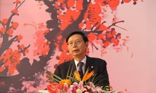 "大佬"入狱18年,72岁靠"造车"成重庆首富,现却为继承人发愁_尹明_摩托