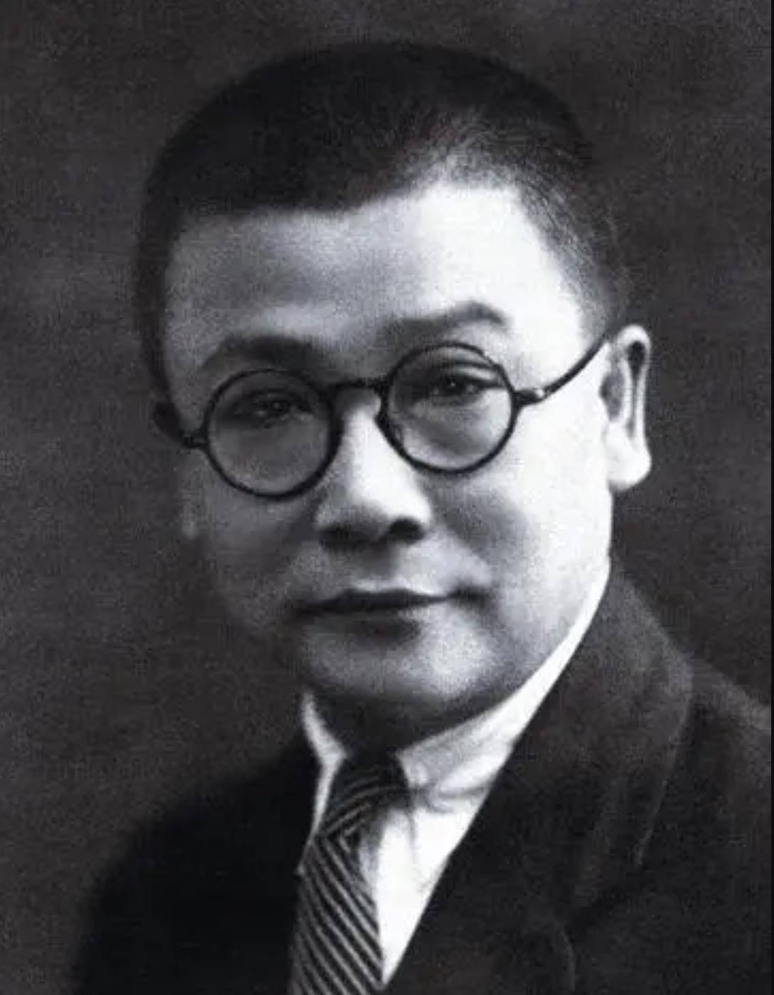 李克农受党组织委派,作为中共代表,前往南京与蒋介石进行谈判.