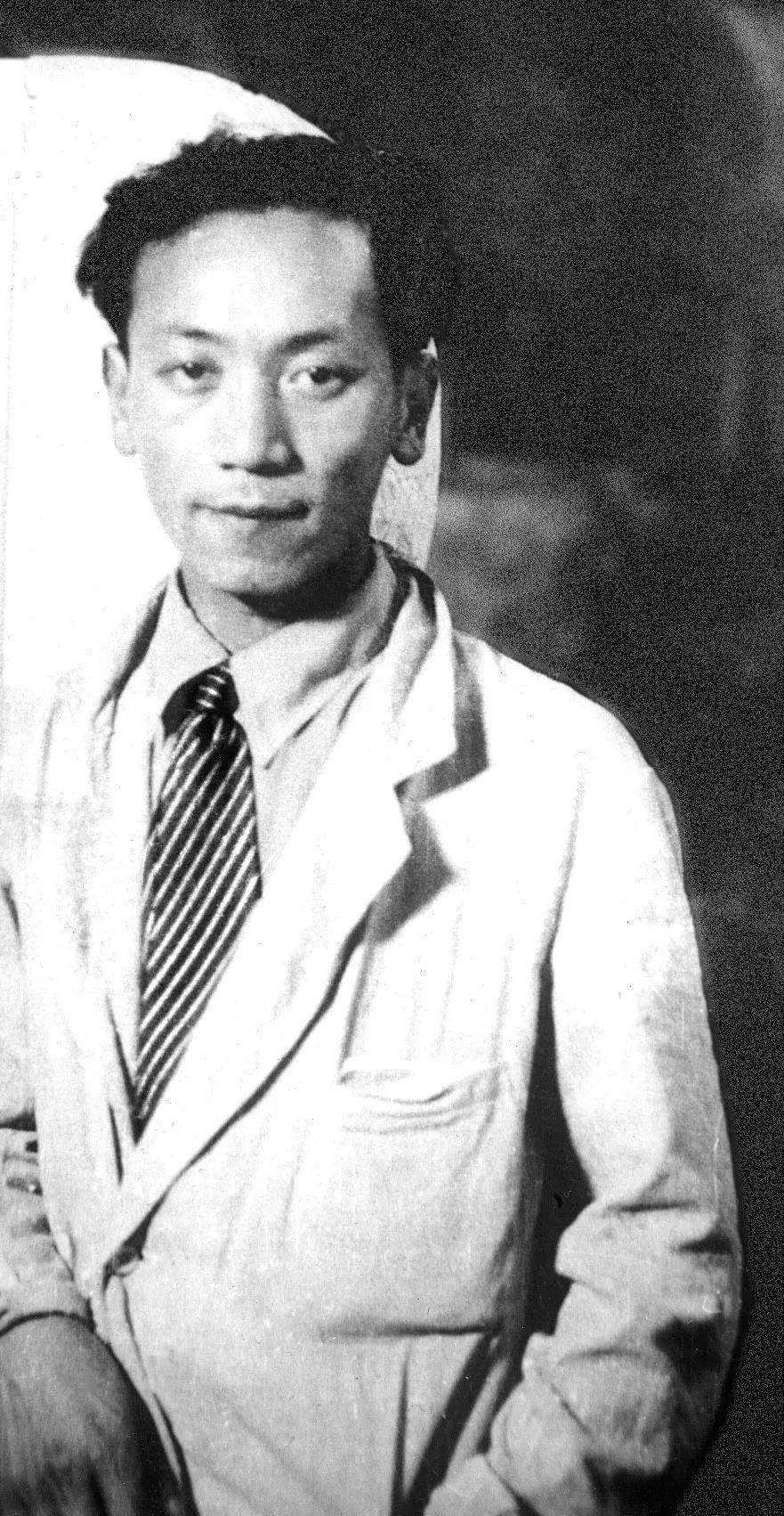 两年后,他进入了南京国立中央大学担任艺术教育科的教员,这不仅解决