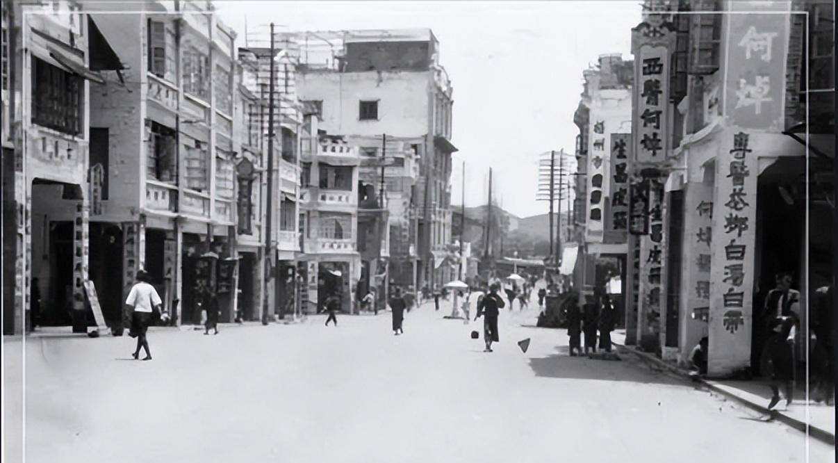 原创1956年福建上空现台湾飞机刚要击落军区司令突然下令保护它