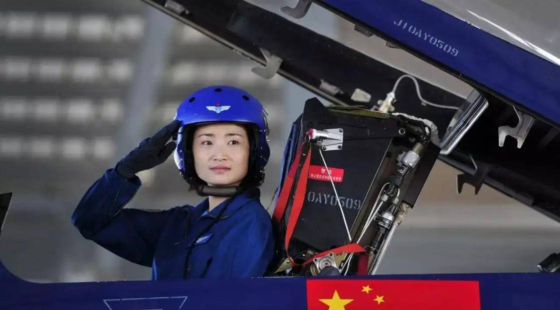 原创空军英烈余旭牺牲后36万群众挥泪送别墓地一年四季鲜花环绕