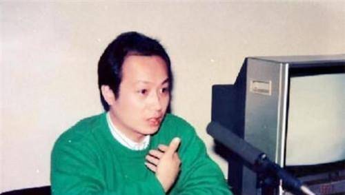 罗京去世已11年哭到晕厥的妻子嫁富商成了阔太25岁儿子成这样