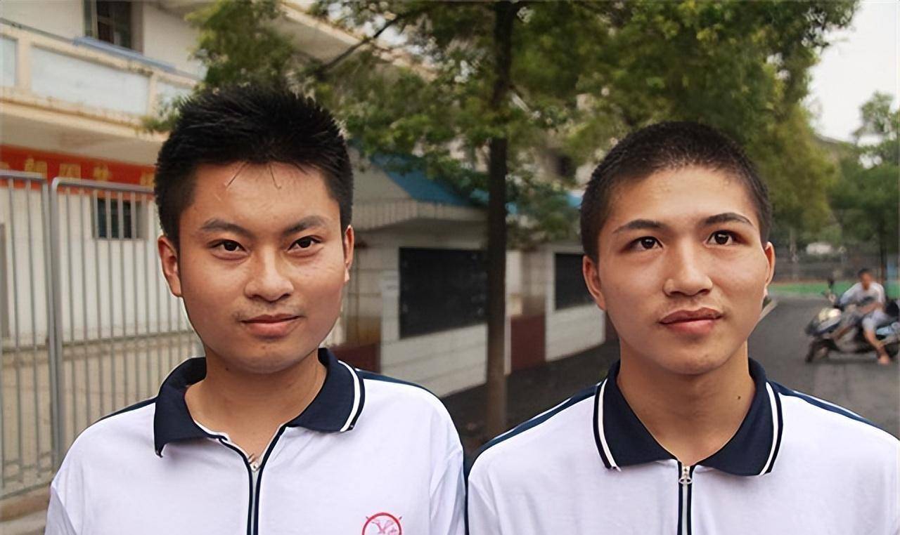 原创8年前江西2位夺刀少年因救全车人错过高考后来如何了