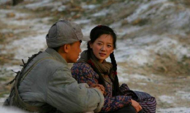 一个晚上回过一次家,匆匆和家人聊了几句,吃了几口父亲特意给他开的瓜
