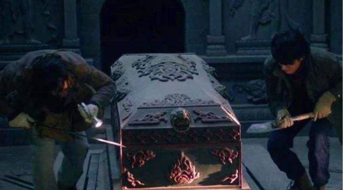 原创2000年河南千年古刹挖出神秘地宫打开发现一位高僧枯坐其中