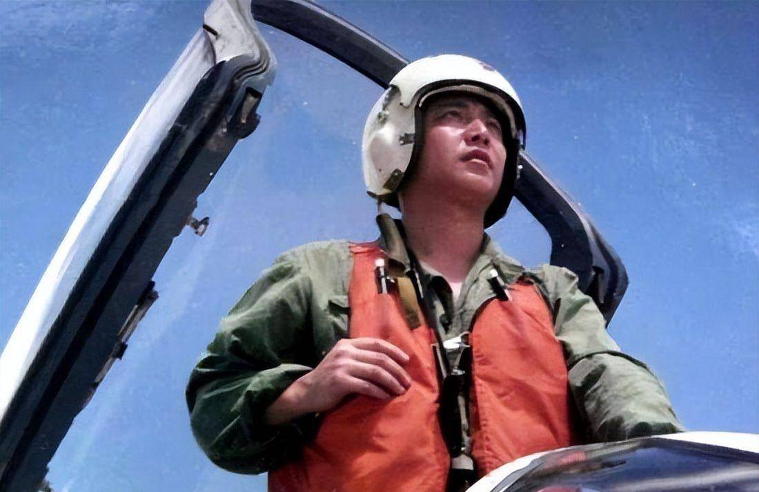 20年前中国8万多红客反击美国将国旗国歌插到白宫官方首页