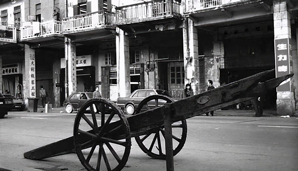 彼时拱北是澳门与中国内地连接的唯一途径,如果关闭了闸门,也就意味着