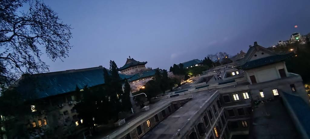 农历16的武汉大学康海珞珈