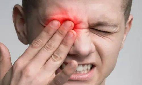 干眼症:干眼症是由于泪液分泌不足或泪液质量下降导致的眼睛干涩,疼痛