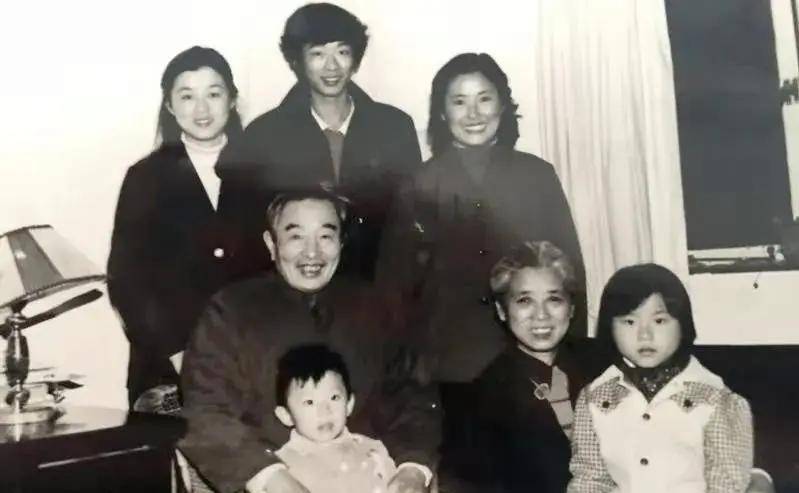 高官父亲病危,双面人陈小蒙在家跳"黑灯舞",84年被抓轰动上海_陈冰