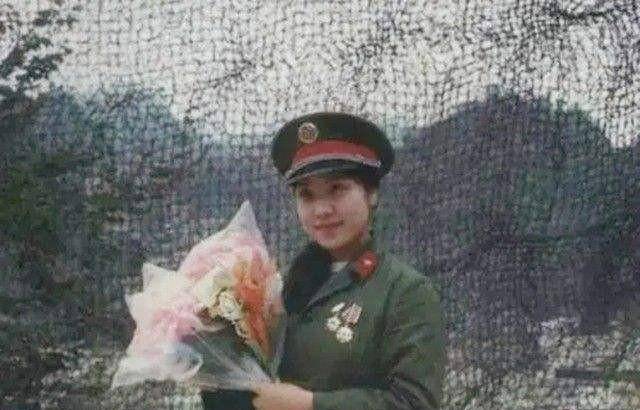 原创86年老山战场照死吻亲吻临终士兵的女战士张茹后来怎样了