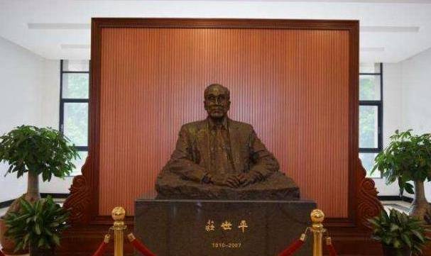 2000亿家产无偿捐给国家,死后享受国葬,今后代开出租谋生_中国_庄世平