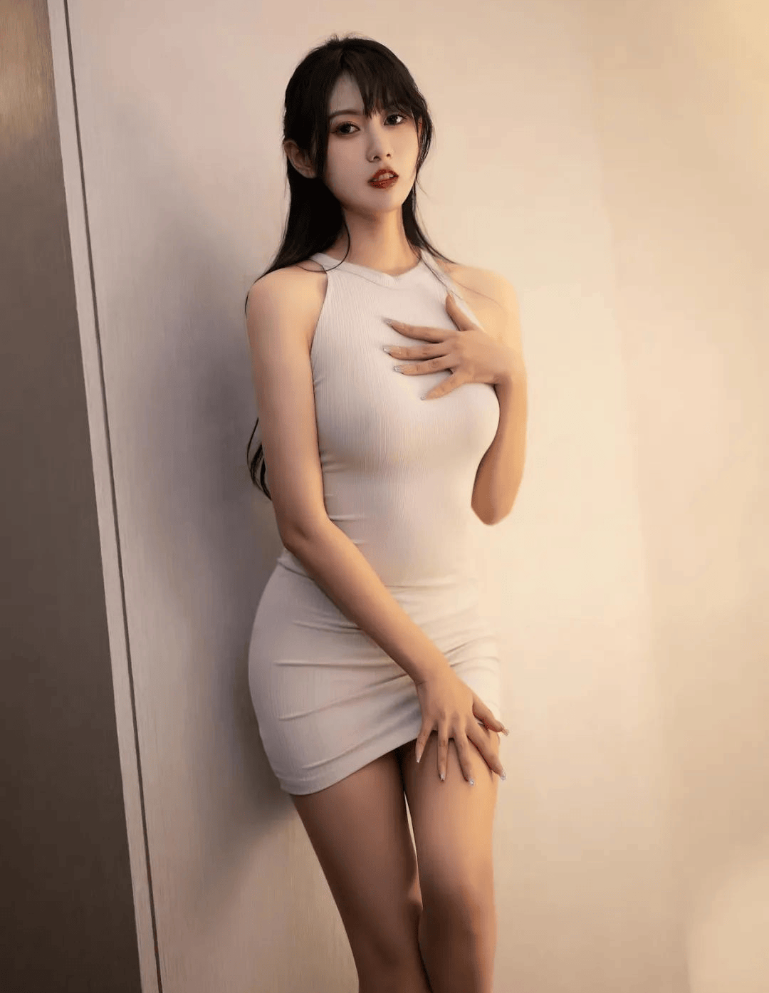 性感浅灰短裙配诱人丝袜娇媚动人曼妙身姿清新甜美摄人心魄