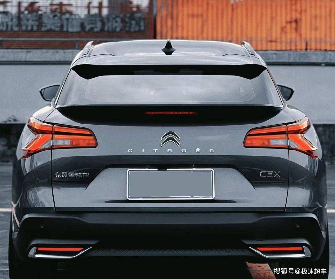 实拍雪铁龙c5x,新一代家族化设计语言,饱满大气_搜狐汽车_搜狐网