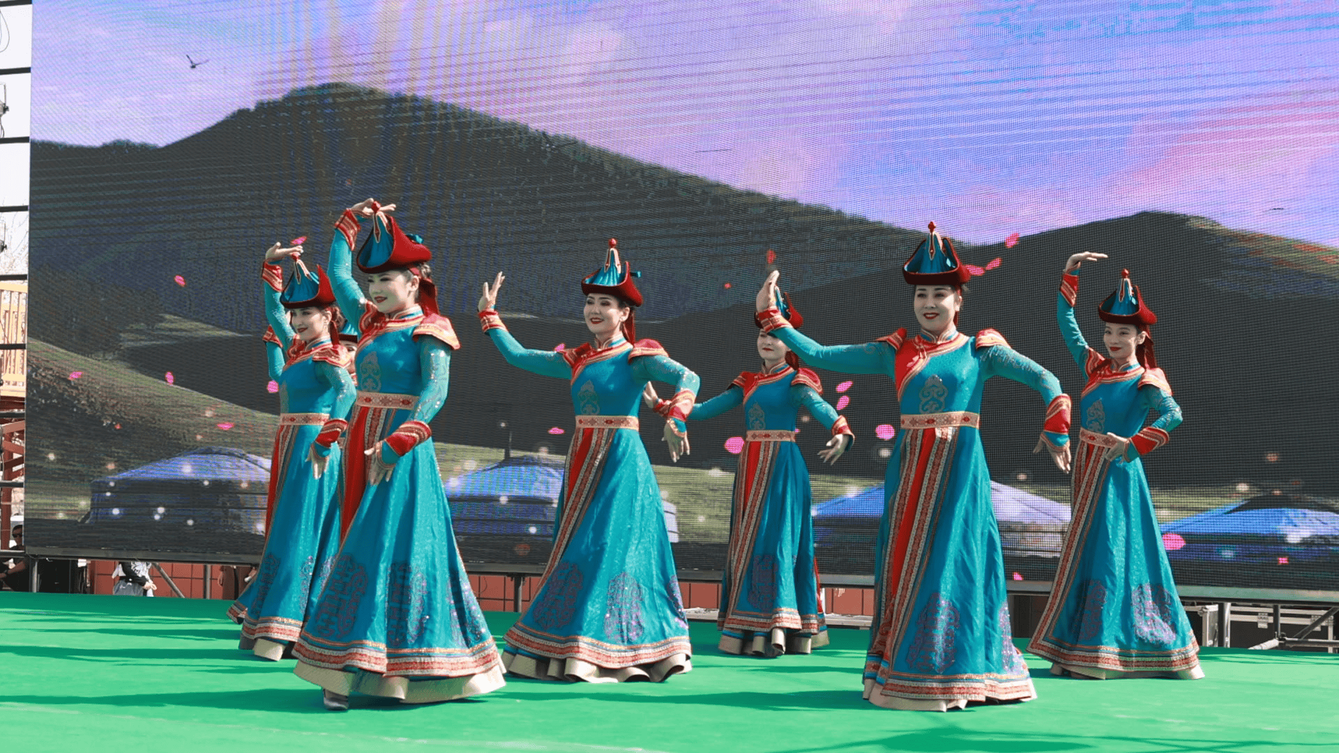 轮台县遇见轮台遇见幸福2024年杏花开了赏花季系列活动开幕