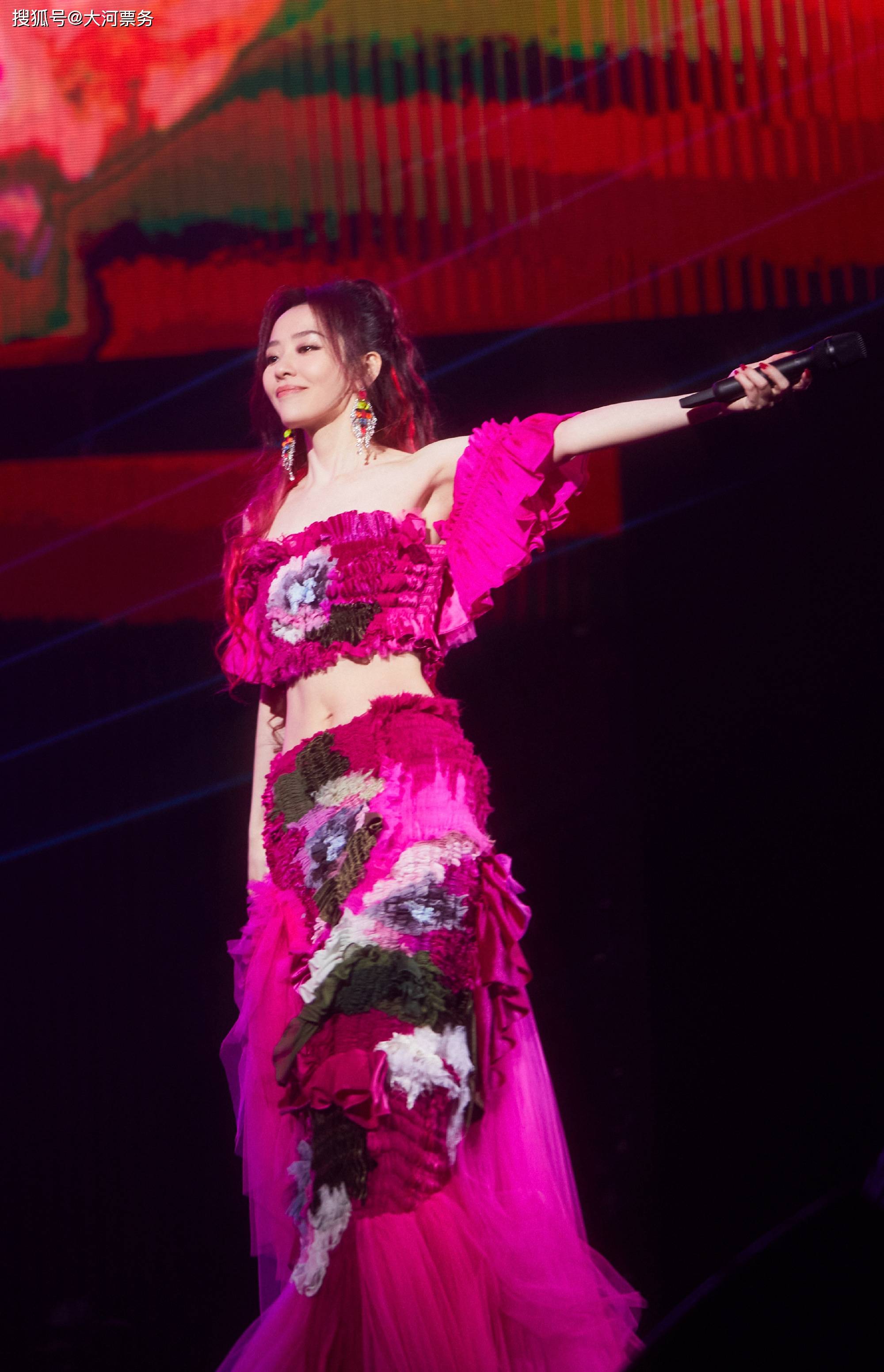 张靓颖"光"巡回演唱会——上海站,5月4日精彩来袭!