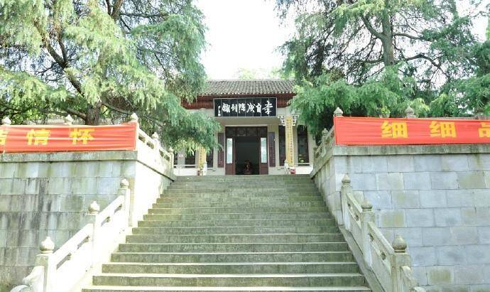 笔者列举几个,"史学四大家"之一吕思勉:"献忠系