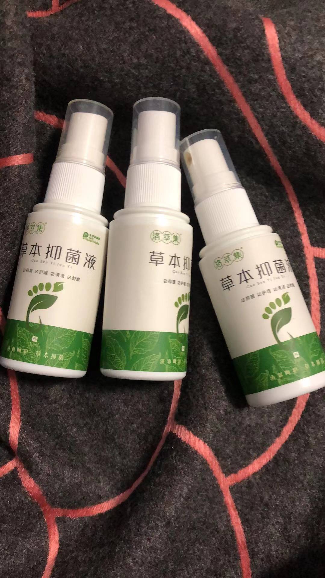洛萃集抑菌喷剂使用感受:是家里人给买的,用起来很方便,直接兑在水里