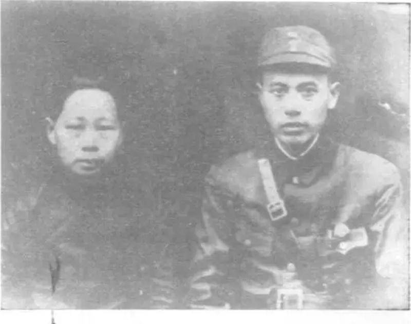 背着1斤黄金乞讨10年,烈士遗孀朱引梅历经艰难,终