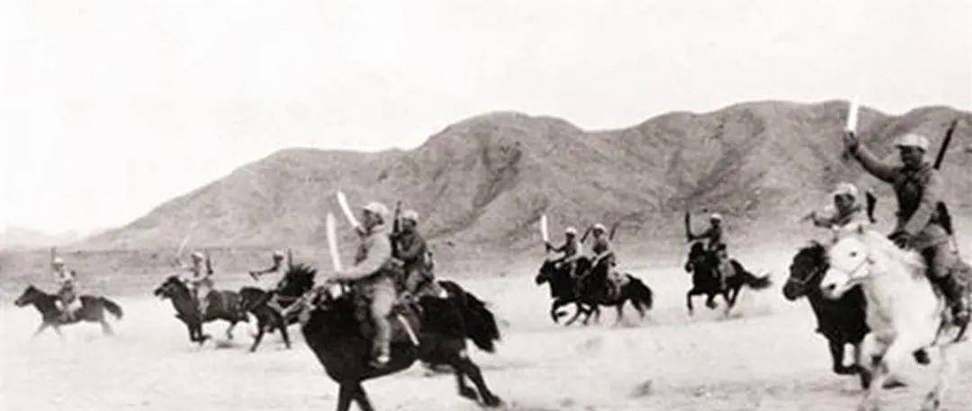 原创内蒙古草原骑兵师威震平津战役国军俘虏就怕拿着大刀的蒙古骑兵