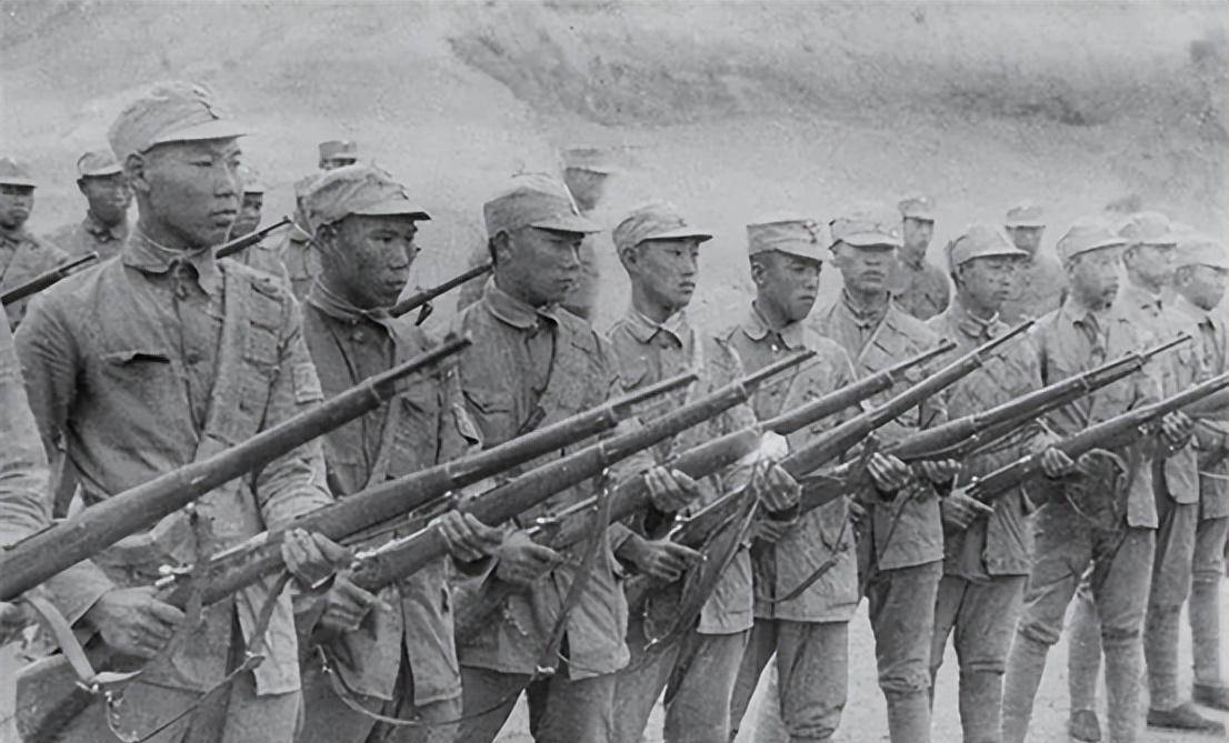 解放南京,他是第一个冲进"总统府"的营长,后来生活如何?_管玉泉_抗日