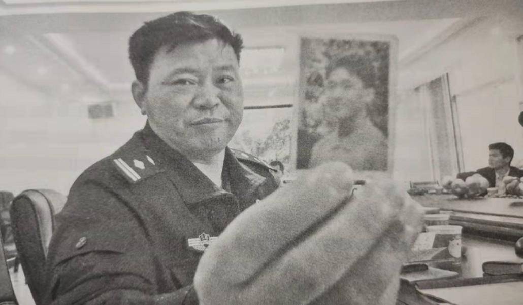 通缉犯徐心联潜逃17年初中生混成佛门高僧一部手抄经卖50万