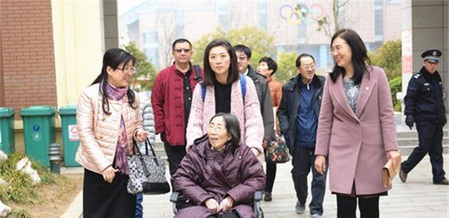 晚年的朱淮北(轮椅上)哈尔滨军事工程学院也是中国人民解放军军事工程