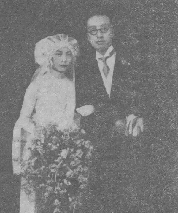 原创南唐北陆年轻时一同风云交际圈晚年一个成贵妇一个成瘾娘子