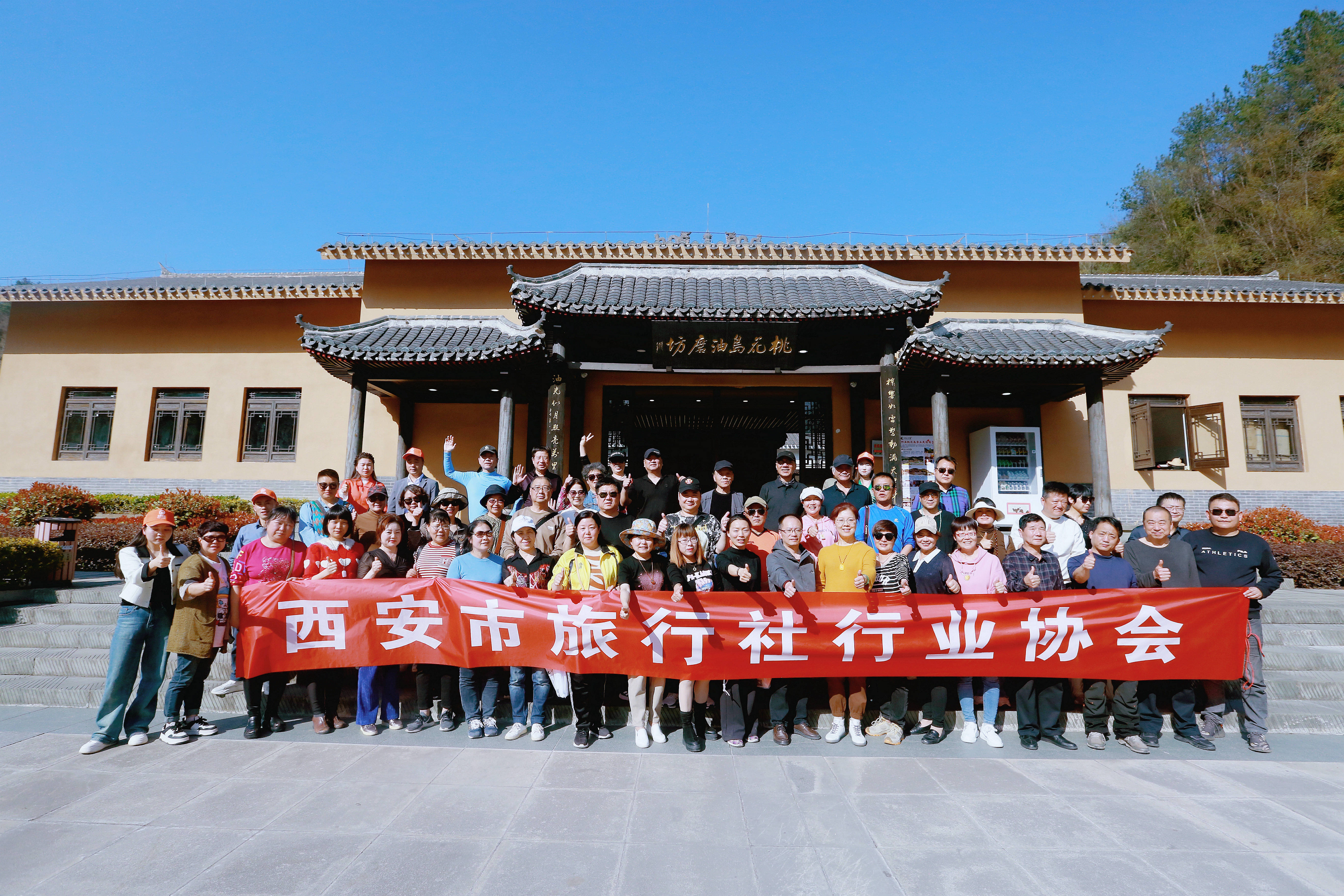 打卡桃花岛夯土小镇,品味原生态材质的竹溪蒸盆