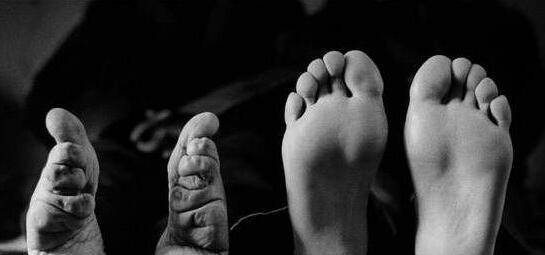 古代女子缠脚风俗的兴衰史,为何古人以"三寸金莲"形容小脚?