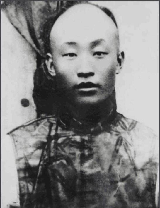 施剑翘:因月子仇与夫隔阂,至死认为"得子宫癌"是月子落下病根_施母