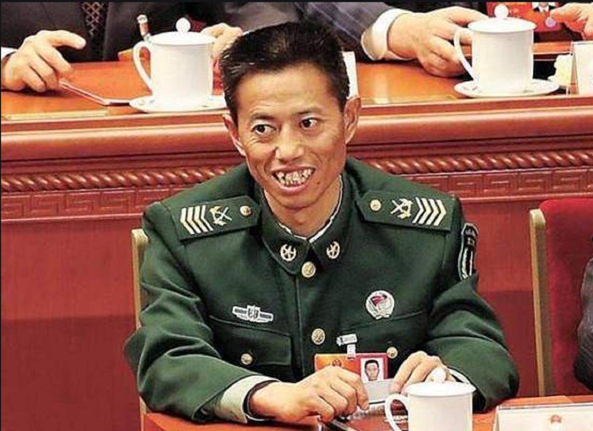 王忠心退役前夕,其女从国防科技大学毕业,提出要做一名女火箭兵_导弹