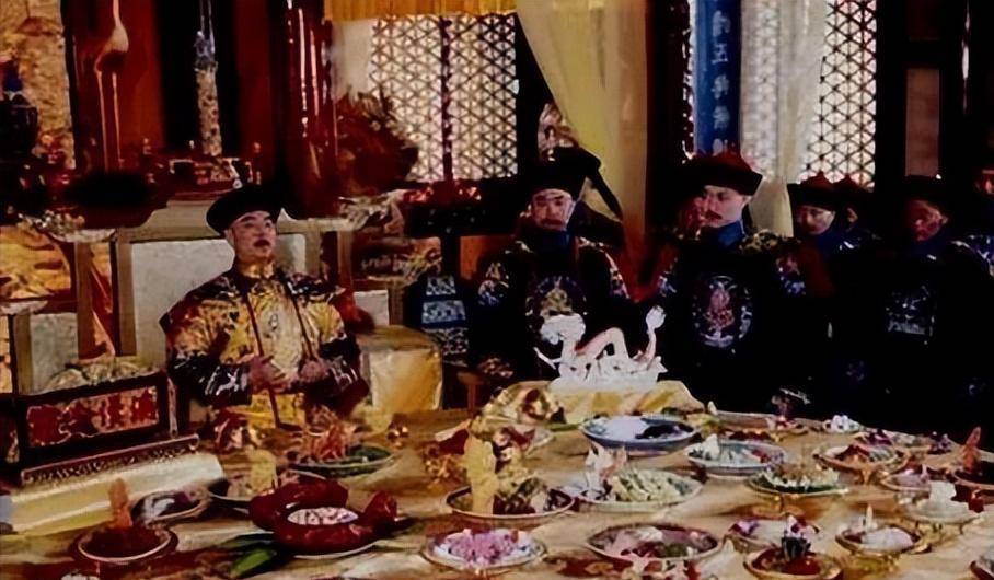 原创古代皇帝吃饭前为啥都要让太监试菜试菜太监替皇上把把咸淡