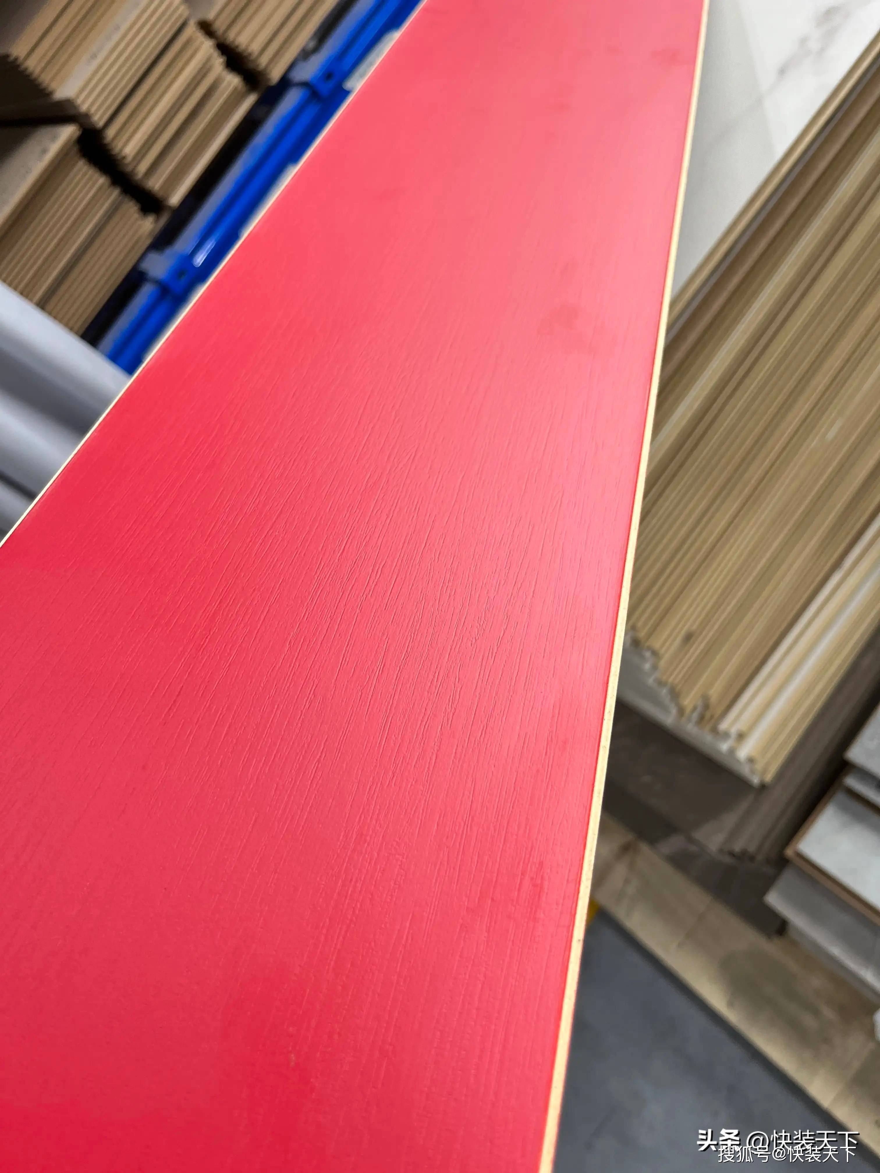 红珊兰为某美妆连锁品牌定制中国红a级防火地板