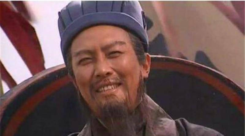 原创从曹操病逝到曹丕登基可以看出族的崛起已经是无法阻止