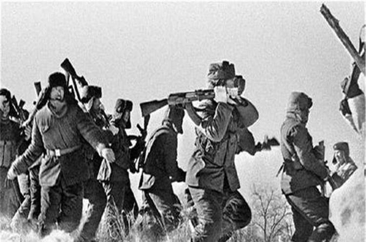 当年苏联陈兵百万欲南下中国最终却没有下手苏联在怕什么