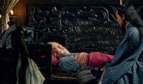 刘备的永安托孤,为何将兵权交给李严,而不交给诸葛亮?_赵云_军事_刘禅