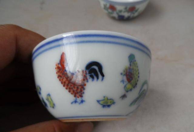 原创成化鸡缸杯有多值钱50年前有个杯子被打碎馆长赔不起只能辞职